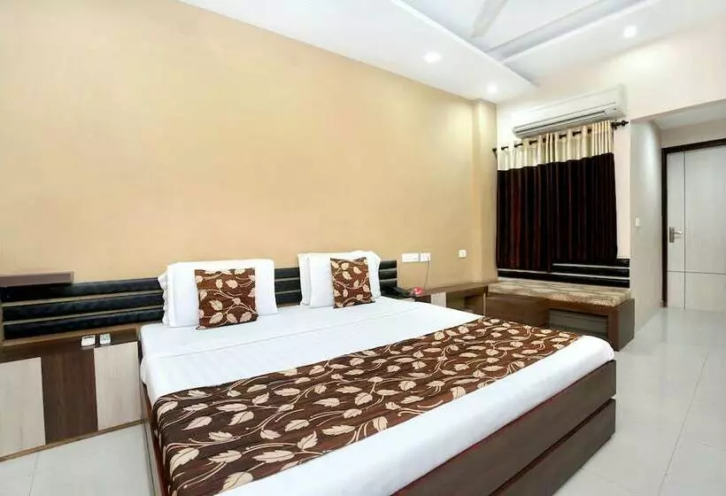 Hotel B R Inn