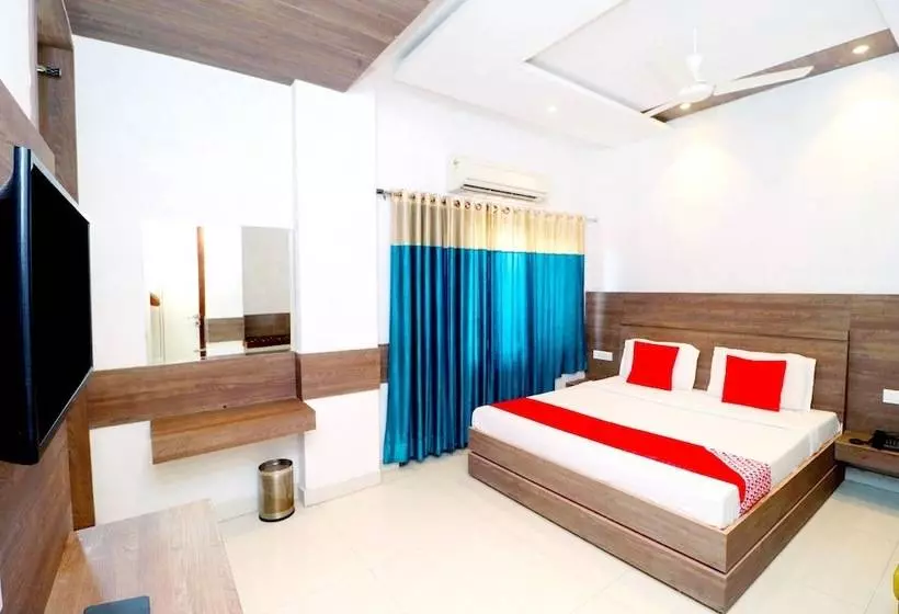 Hotel B R Inn