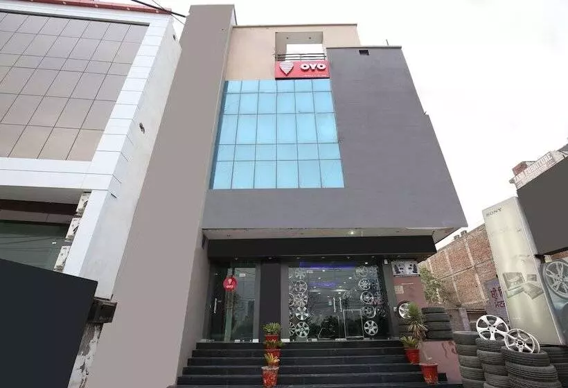 Hotel B R Inn