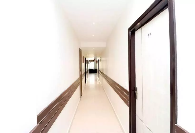 Hotel B R Inn