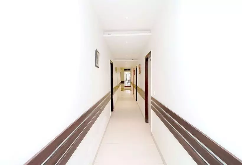 Hotel B R Inn
