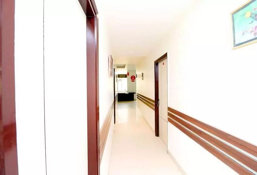 Hotel B R Inn
