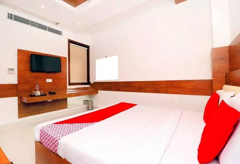 Hotel B R Inn