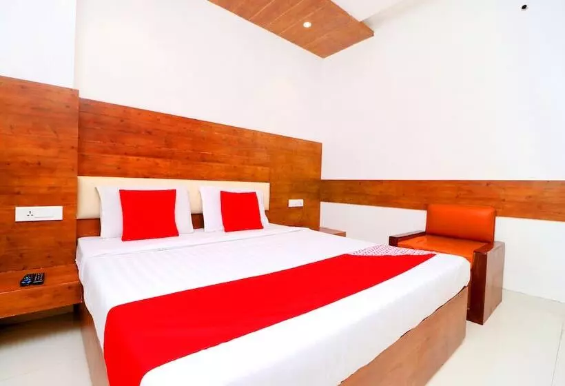 Hotel B R Inn