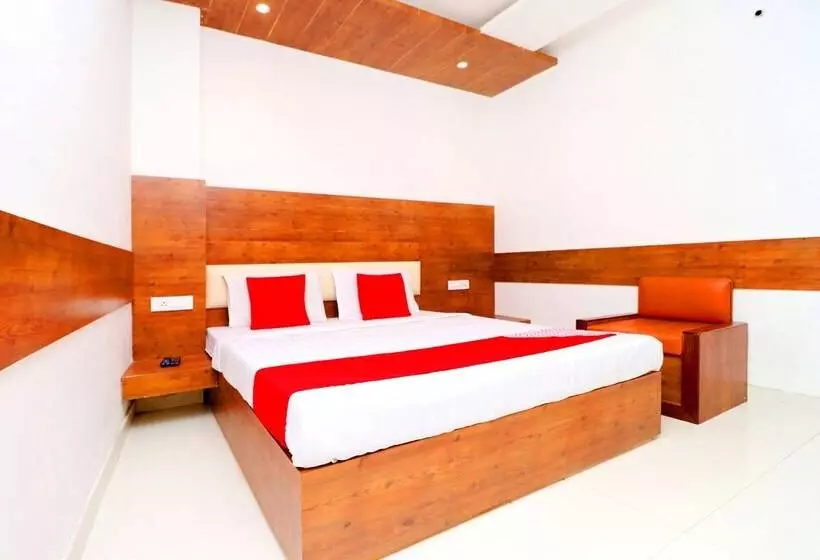 Hotel B R Inn
