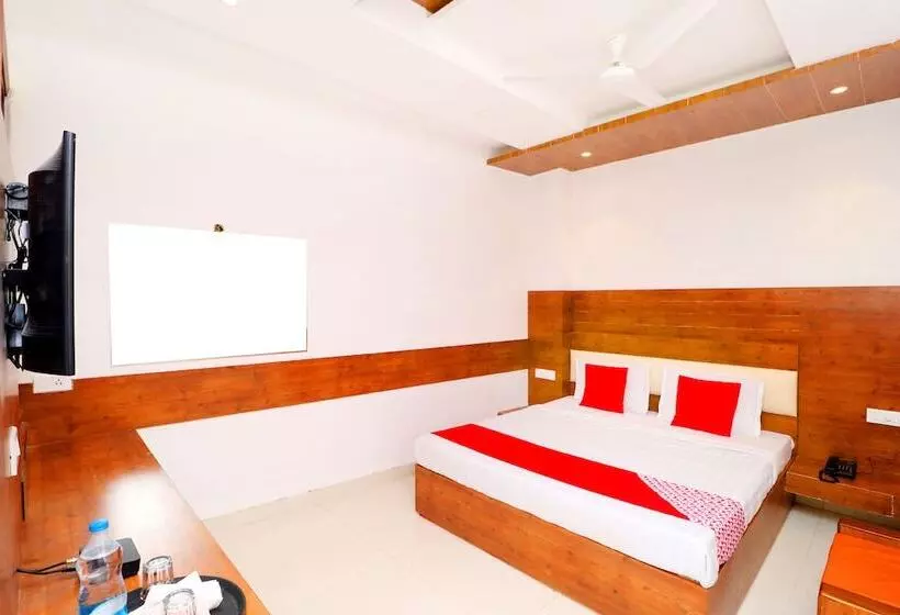 Hotel B R Inn