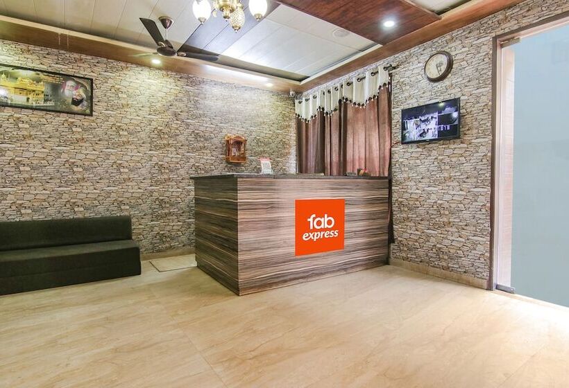 هتل Fabexpress Kohinoor City