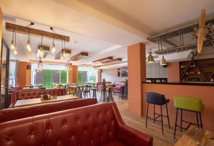 酒店 Jenneys Residency