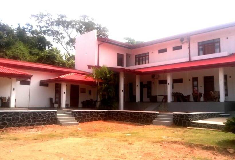 Hotel Layathraa Lake View Resort