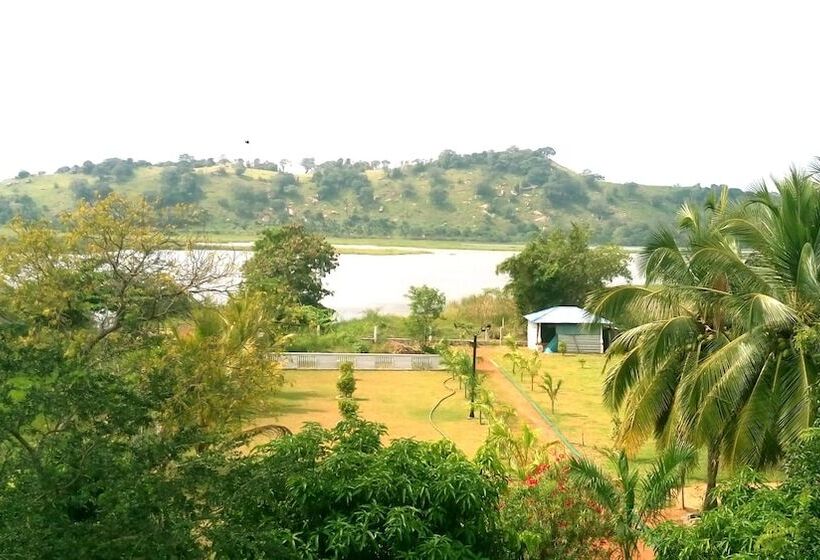 Hotel Layathraa Lake View Resort