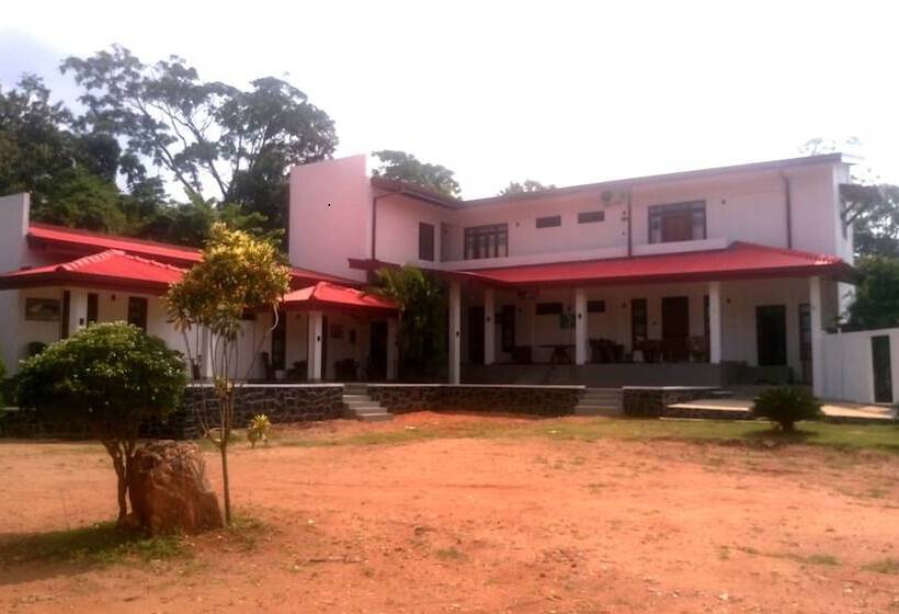 Hotel Layathraa Lake View Resort