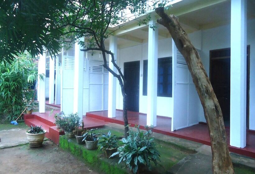 Hotel Layathraa Lake View Resort