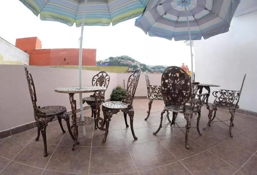 هتل Plaza Baratillo
