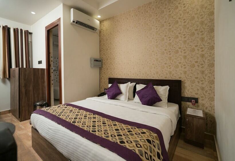 هتل Rr Palace By Oyo Rooms