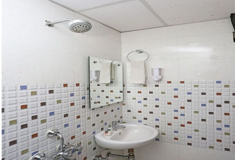 هتل Rr Palace By Oyo Rooms