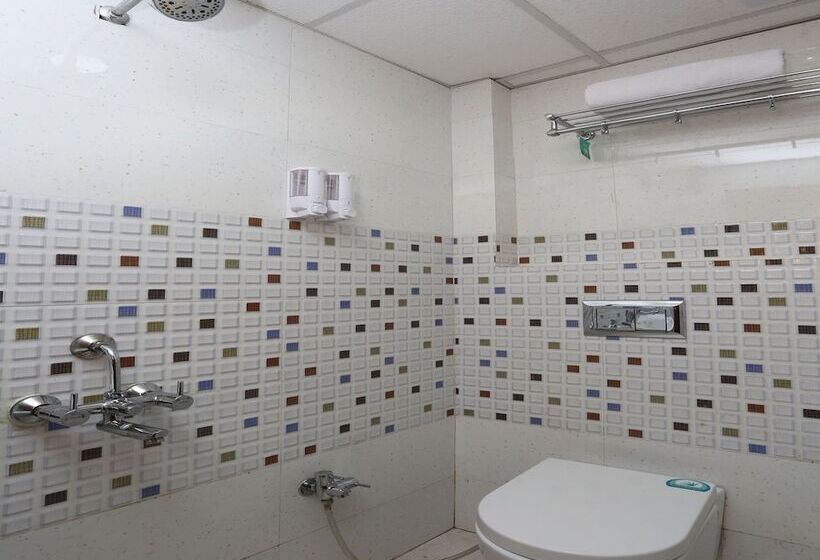 هتل Rr Palace By Oyo Rooms