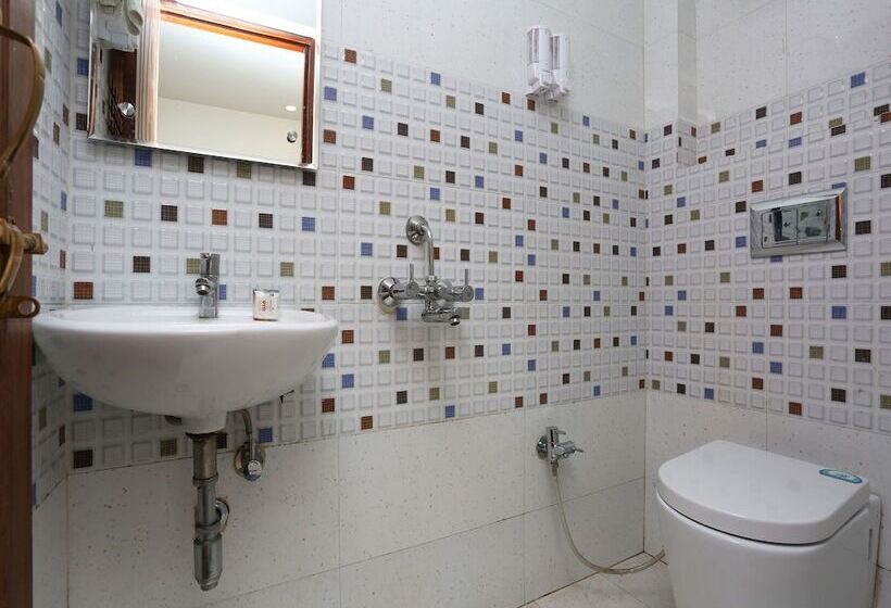 هتل Rr Palace By Oyo Rooms