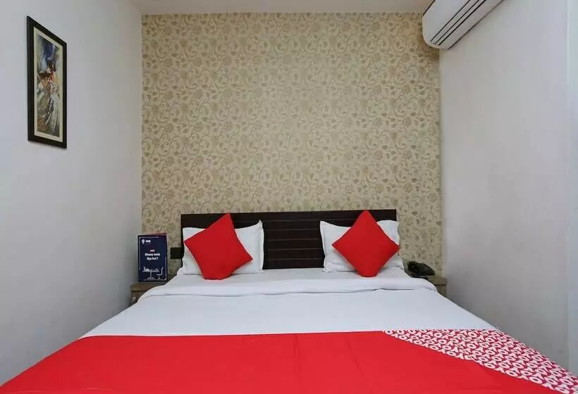 ホテル Rr Palace By Oyo Rooms