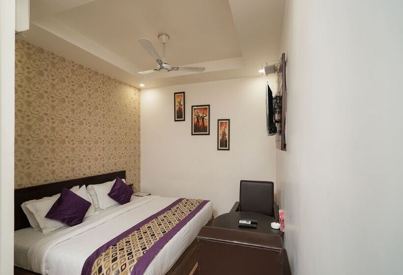 هتل Rr Palace By Oyo Rooms