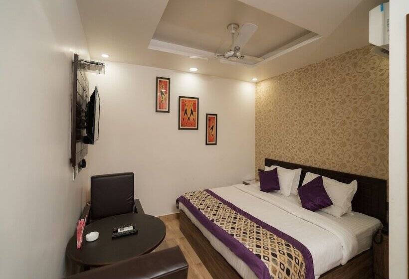 هتل Rr Palace By Oyo Rooms