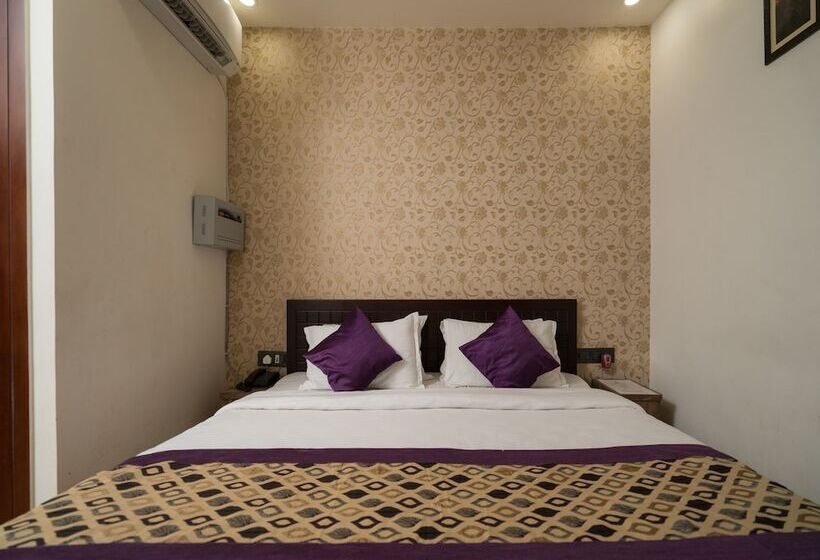 هتل Rr Palace By Oyo Rooms