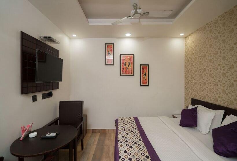 هتل Rr Palace By Oyo Rooms