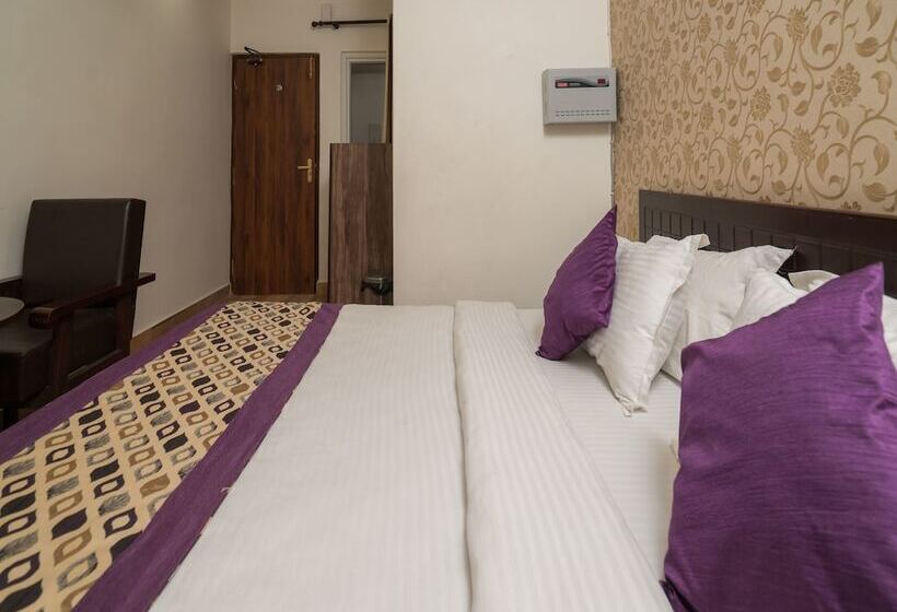 هتل Rr Palace By Oyo Rooms