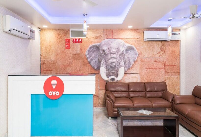 هتل Rr Palace By Oyo Rooms