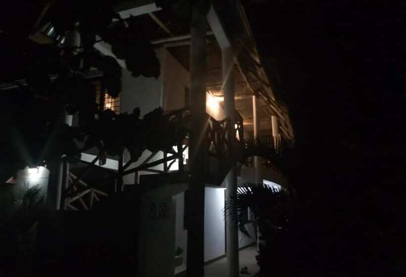 هتل Sea Breeze Villas