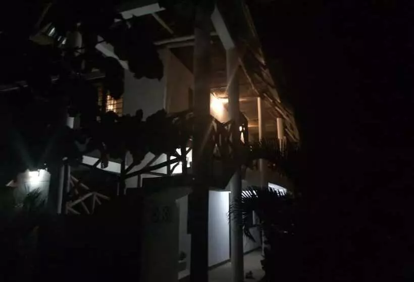 هتل Sea Breeze Villas