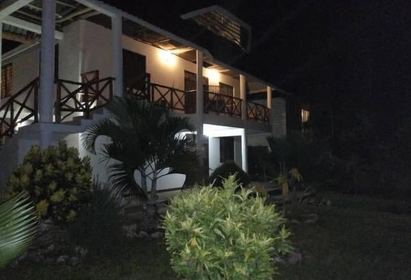 هتل Sea Breeze Villas