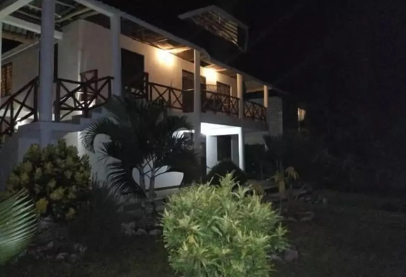 هتل Sea Breeze Villas