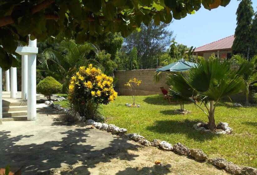 هتل Sea Breeze Villas