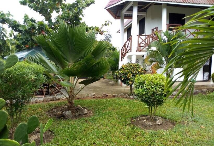 هتل Sea Breeze Villas