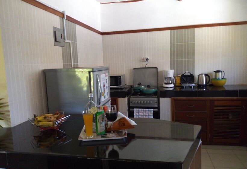 هتل Sea Breeze Villas