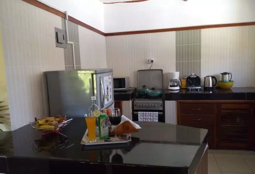 هتل Sea Breeze Villas