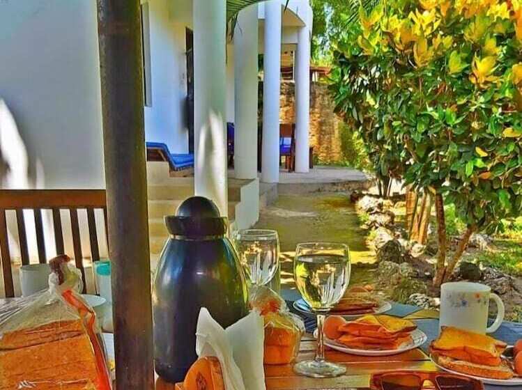 هتل Sea Breeze Villas