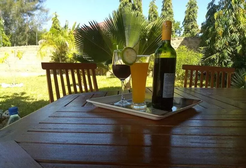 هتل Sea Breeze Villas