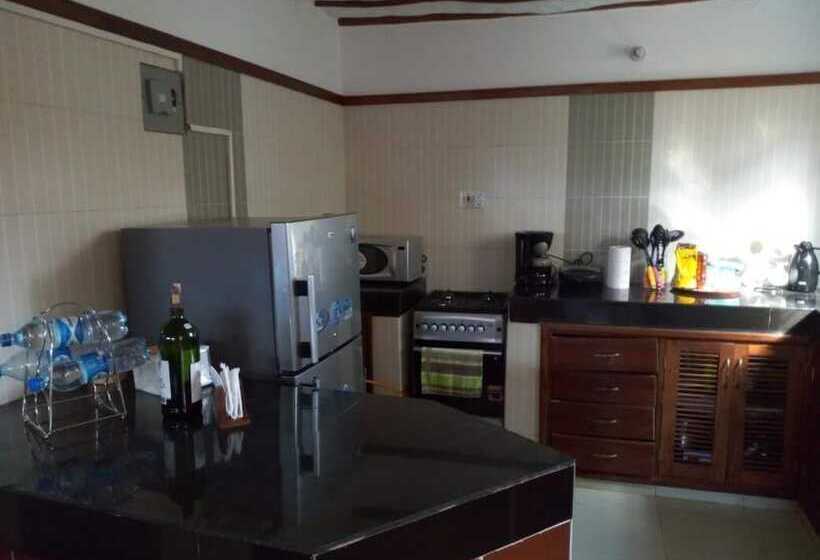 هتل Sea Breeze Villas