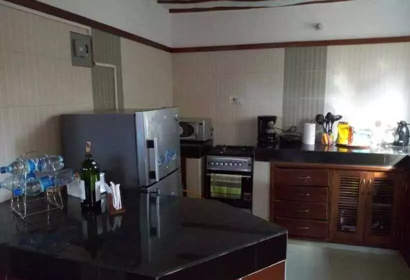 هتل Sea Breeze Villas