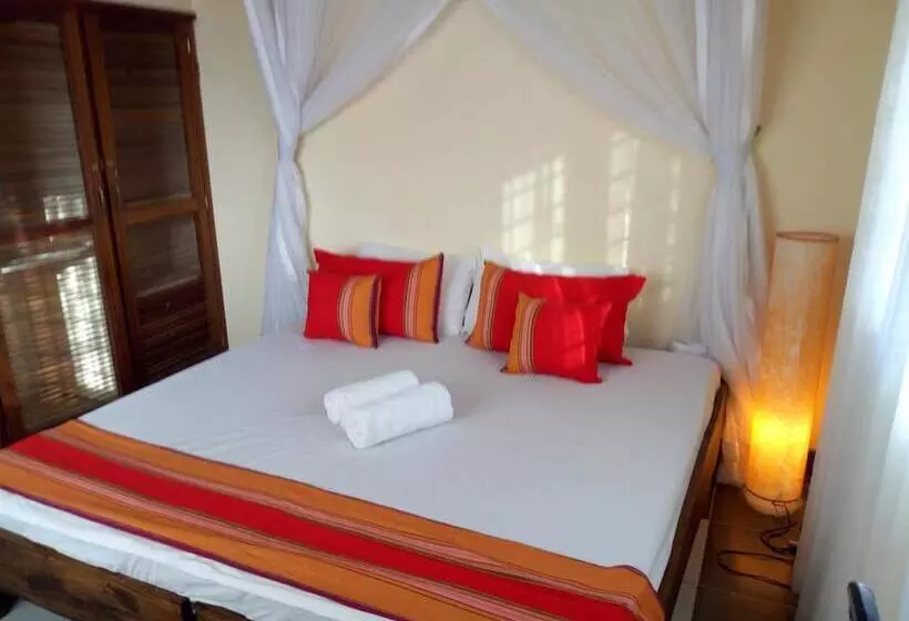 هتل Sea Breeze Villas