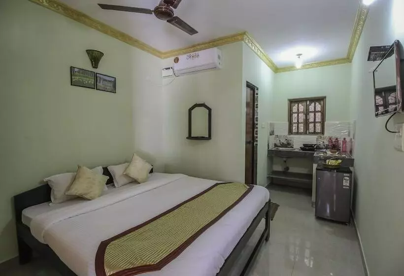 ペンション Oyo 10728 Home Near Calangute Beach