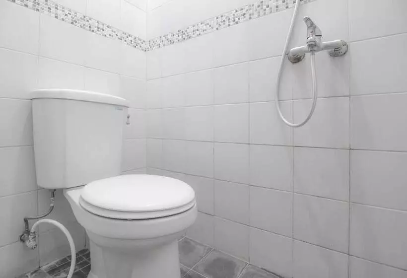 Majatalo Reddoorz Plus Near Hartono Mall