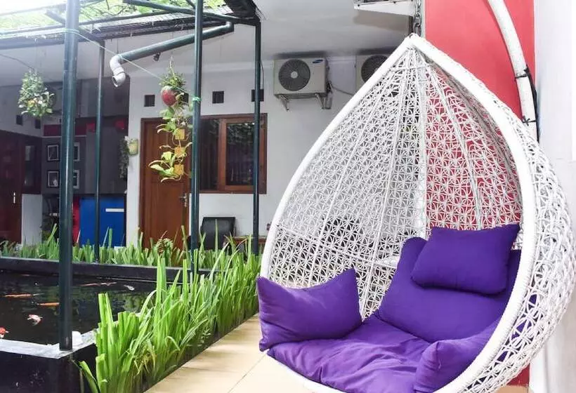 Majatalo Reddoorz Plus Near Hartono Mall