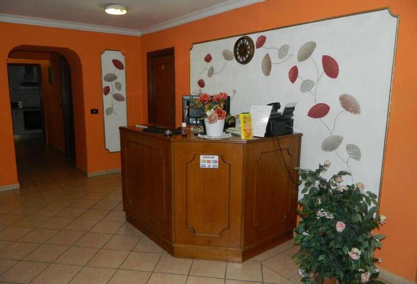 پانسیون Roxena House