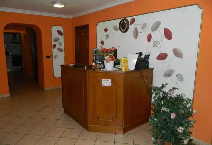 پانسیون Roxena House