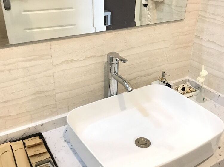 Xi An Phoenix Holiday