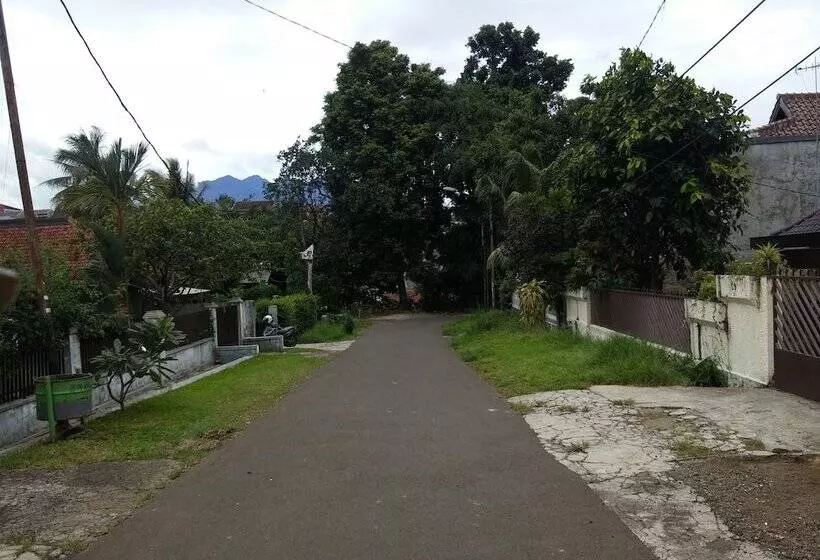 Bed & Breakfast Gio Guesthouse Bogor