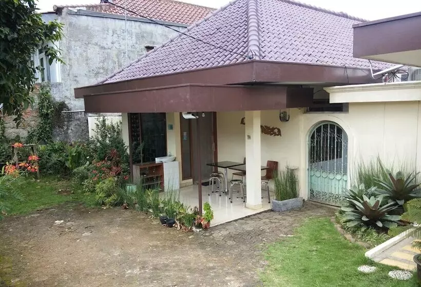 Bed & Breakfast Gio Guesthouse Bogor