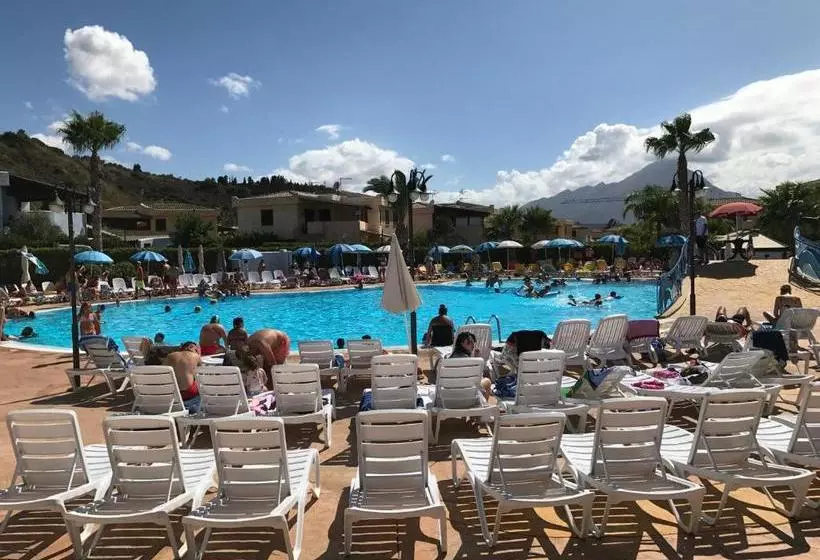 Rentopolis Villa Al Mareluna Village